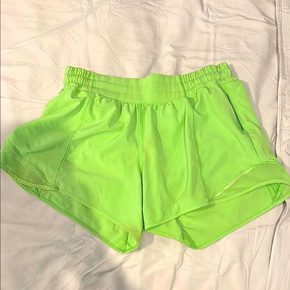 Green lululemon Hotty Hot low rise 2.5 size 4